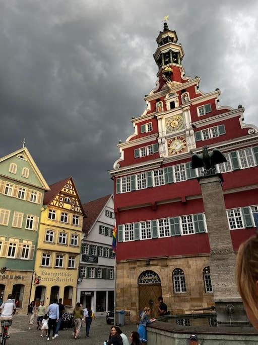 Nah Zur S-Bahn Und Altstadt Esslingen am Neckar Esterno foto